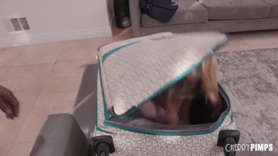 Gorgeous Demi's blonde trailer