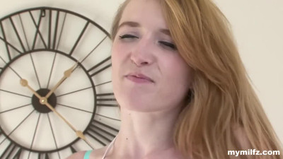 Easy-on-the-eyes inamorata at upside down smut