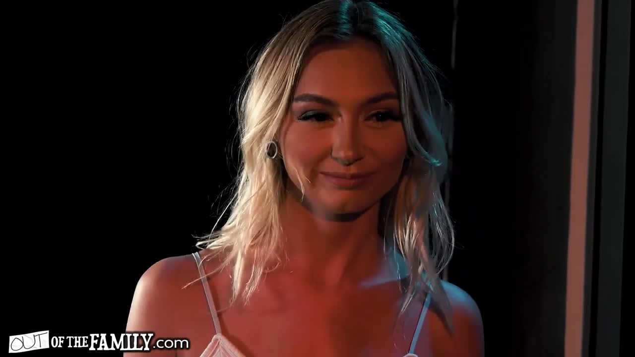Chloe Temple and Lily Larimar's kissing trailer by Out Of The Family Free Porn Videos | BestPornHubs.