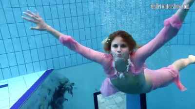 Solo female trailer with dazzling Vera and Monica from Underwater Show