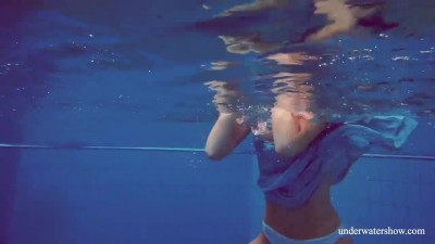 Hairy video with bouncy one and only from Underwater Show