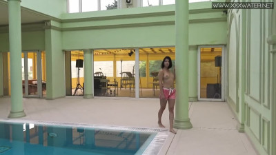 Underwater Show featuring Lady Dee's bikini video