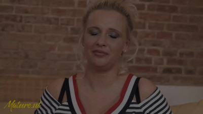 Fancy bit's riding dick action