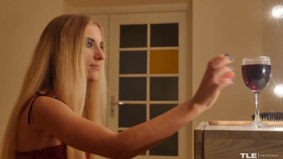 Seductive Kerry Bradshow's natural tits video