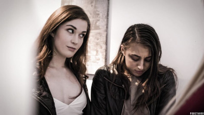 Cover-girl Gia and Evelyn's amateur xxx