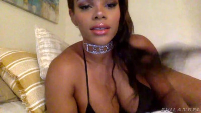 Elegant Halle's titplay sex